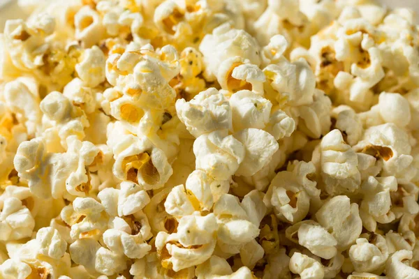 Zelfgemaakte Zoute Geboterde Popcorn Een Schaal — Stockfoto