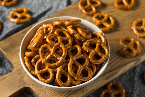 Biscoitos Pretzel Crocantes Salgados Uma Tigela — Fotografia de Stock