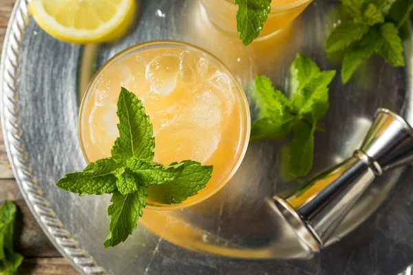 Refreshing Boozy Whiskey Smash Bourbon Mint — Stock Photo, Image