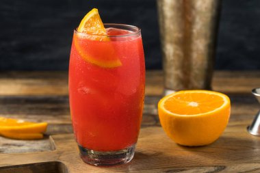 Serinletici Güney Alabama Slammer Turuncu Garnitürlü Kokteyl