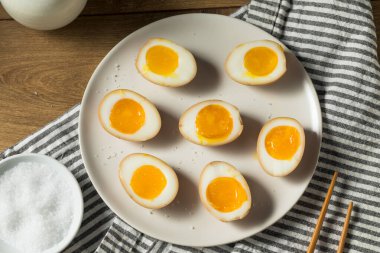 Ev yapımı Unami Soya Sosu Yumurta ve Deniz Tuzu