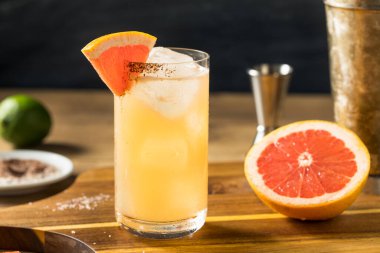 Boozy Mezcal Baharatlı Paloma Kokteyli Greyfurtlu