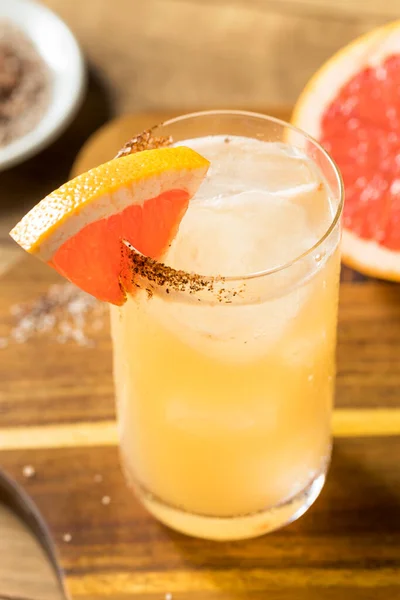 Erfrischender Boozy Mezcal Spicy Paloma Cocktail Mit Grapefruit — Stockfoto