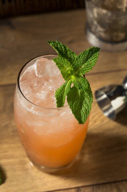 Tatlı Bitkiler Tiki Kokteyli ve Nane Şekeri Tazeleniyor