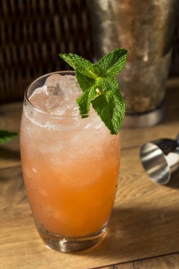 Tatlı Bitkiler Tiki Kokteyli ve Nane Şekeri Tazeleniyor