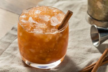 Ev yapımı kahve. Tarçınlı kokteyl.