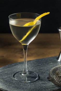 Alkolsüz Vesper Martini Limon Kabuklu Kokteyl