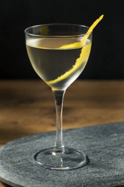 Alkolsüz Vesper Martini Limon Kabuklu Kokteyl