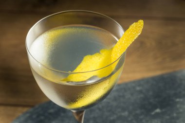 Alkolsüz Vesper Martini Limon Kabuklu Kokteyl