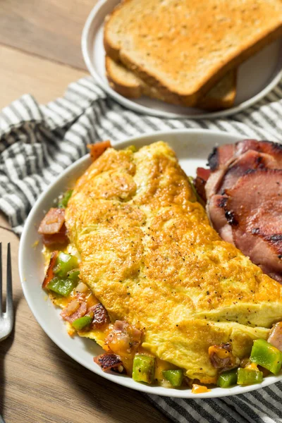 Zelfgemaakte Ham Peper Denver Omelet Met Cheddar Cheese — Stockfoto