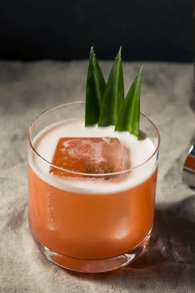 Cocktail Pássaro Selva Refrescante Caseiro Com Pineapple Rum — Fotografia de Stock