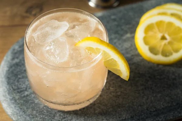 Boozy Sour Gin Fitzgerald Cocktail Con Una Decorazione Limone — Foto Stock