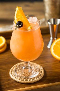 İçki Kasırgası Rom ve Turuncu Kokteyl