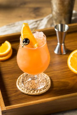 İçki Kasırgası Rom ve Turuncu Kokteyl
