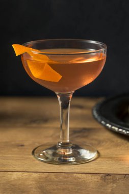 Turuncu garnitürlü alkolsüz Rum El Presidente Kokteyli