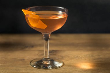 Turuncu garnitürlü alkolsüz Rum El Presidente Kokteyli