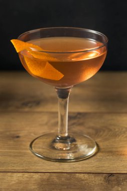 Turuncu garnitürlü alkolsüz Rum El Presidente Kokteyli