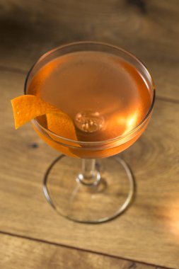 Turuncu garnitürlü alkolsüz Rum El Presidente Kokteyli