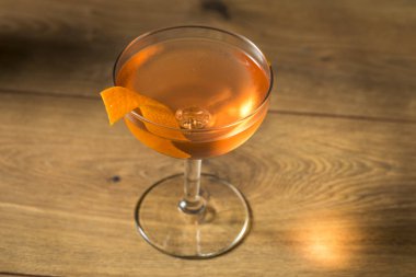 Turuncu garnitürlü alkolsüz Rum El Presidente Kokteyli