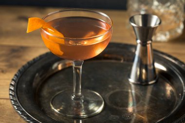 Turuncu garnitürlü alkolsüz Rum El Presidente Kokteyli