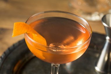 Turuncu garnitürlü alkolsüz Rum El Presidente Kokteyli