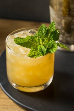 Limon ve Nane Şekeriyle Viski Ezmesi