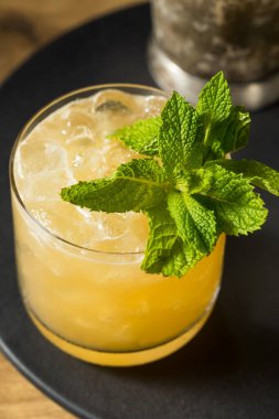 Limon ve Nane Şekeriyle Viski Ezmesi