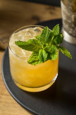 Limon ve Nane Şekeriyle Viski Ezmesi