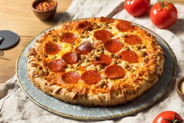 Amantes Carne Caseira Pepperoni Pizza Com Salsicha Bacon — Fotografia de Stock