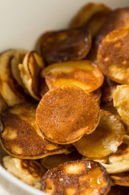 MIlk ve Akçaağaç şurubuyla ev yapımı Mini Krep Gevreği