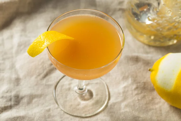 Verfrissende Boozy Cognac Japanse Cocktail Met Orgeat Citroen — Stockfoto