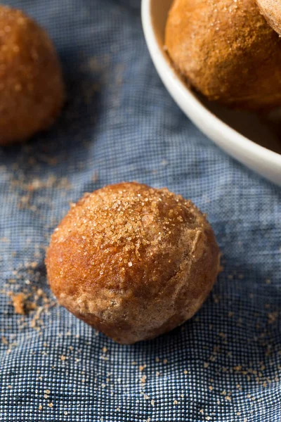 Homemade Fried Cinnamon Sugar Donut Holes Ready Eat — Stock Photo, Image