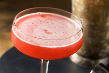 Limon ve Grenadine ile Rye Scofflaw Kokteyli