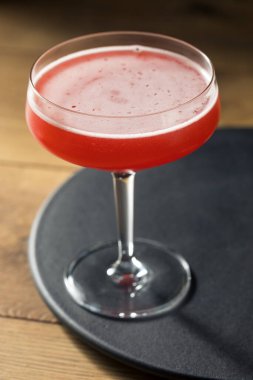Limon ve Grenadine ile Rye Scofflaw Kokteyli