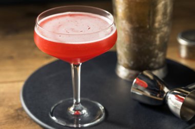 Limon ve Grenadine ile Rye Scofflaw Kokteyli