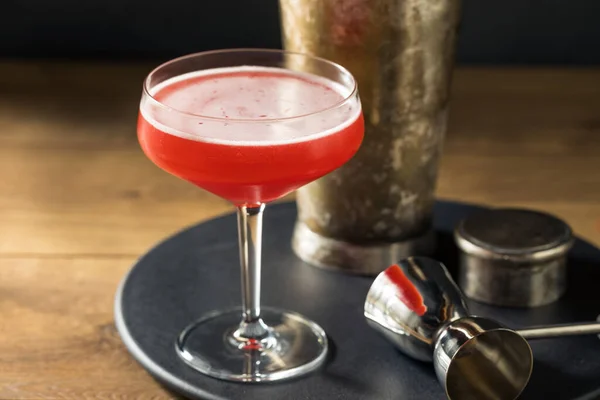 Boozy Uppfriskande Råg Scofflaw Cocktail Med Citron Och Grenadin — Stockfoto