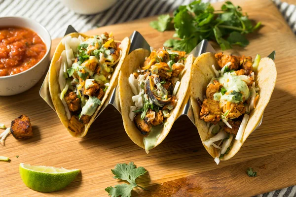 Zelfgemaakte Chicken Meixcan Street Tacos Met Kaas Room — Stockfoto