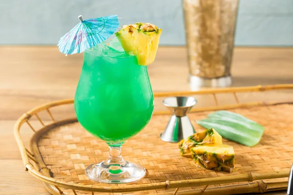 Ποτό Δροσιστικό Blue Hawaii Cocktail Μήλο Και Κουρασάο — Φωτογραφία Αρχείου