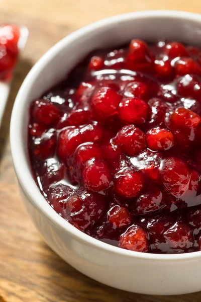 Traditionele Zelfgemaakte Lingonberry Jam Met Geroosterd Brood — Stockfoto