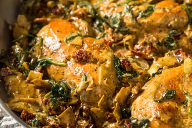 Ev yapımı kremalı İtalyan Toskana Tavuğu ıspanaklı ve Makarnalı