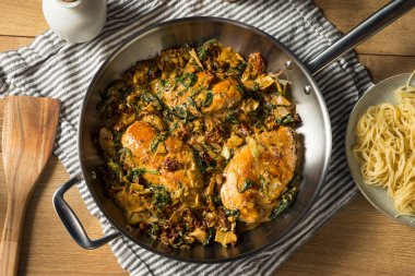 Ev yapımı kremalı İtalyan Toskana Tavuğu ıspanaklı ve Makarnalı