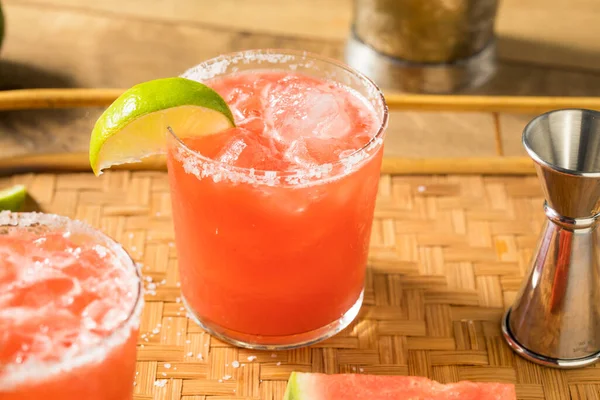 Boozy Erfrischende Wassermelone Margarita Mit Limette Und Tequila — Stockfoto