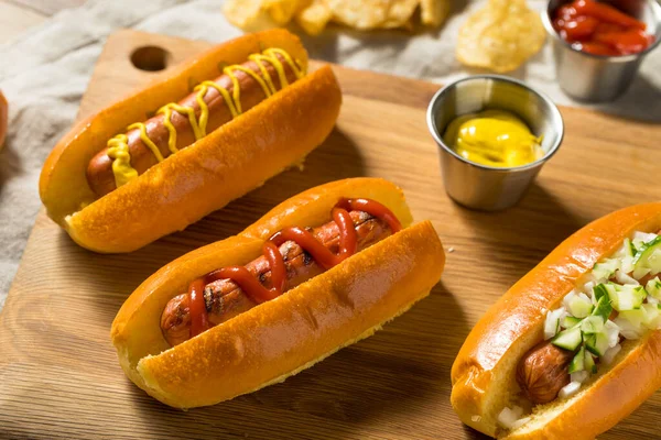 Zdrowe Domowe Hot Dogi Musztardą Ketchup Cebulą — Zdjęcie stockowe