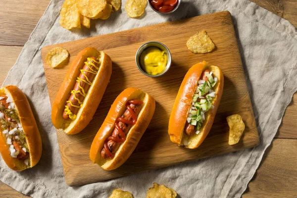 Egészséges Házi Készítésű Pulykás Hot Dogok Ketchupos Mustárral Hagymával — Stock Fotó