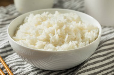 Ev yapımı Buharda Pişmiş Beyaz Pirinç Kasesi