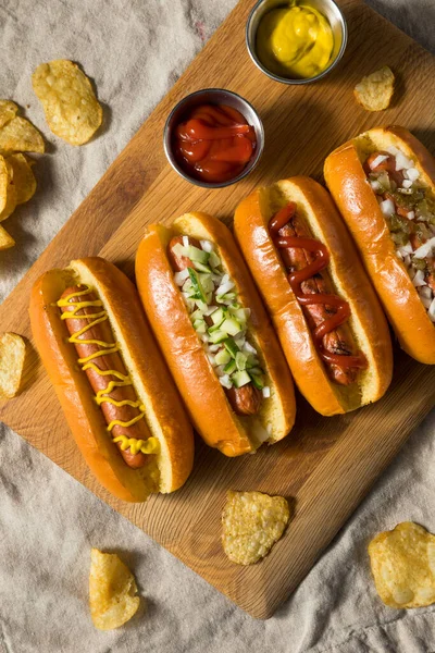 Egészséges Házi Készítésű Pulykás Hot Dogok Ketchupos Mustárral Hagymával — Stock Fotó