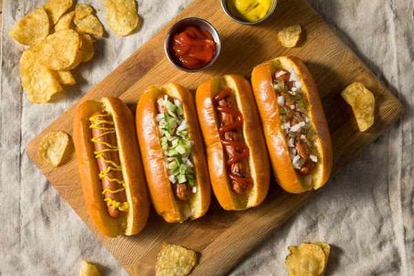 Egészséges Házi Készítésű Pulykás Hot Dogok Ketchupos Mustárral Hagymával — Stock Fotó