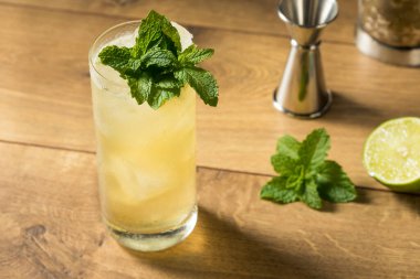 Naneli Gingin Katır Kokteyli LIme ve Ginger Birası ile tazeleniyor