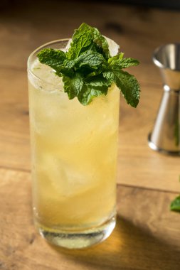 Naneli Gingin Katır Kokteyli LIme ve Ginger Birası ile tazeleniyor