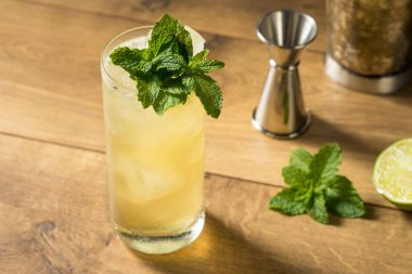 Naneli Gingin Katır Kokteyli LIme ve Ginger Birası ile tazeleniyor